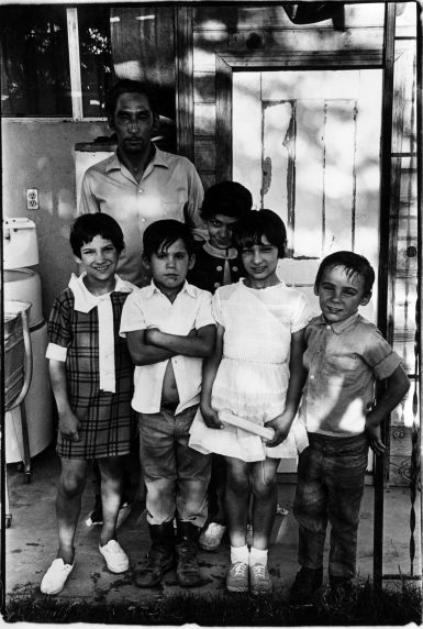 (3676) Farm worker, children (3676) Farm worker, children